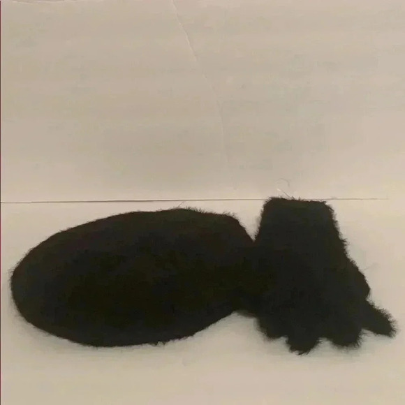 Urban Outfitters Black Eyelash hat and glove set - Picture 2 of 4